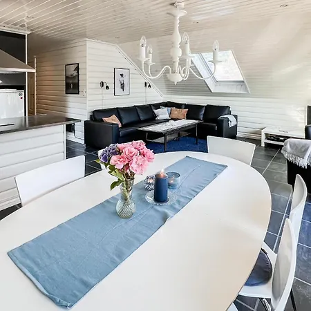 Cozy Home In Farsund With House Sea View ファールスン