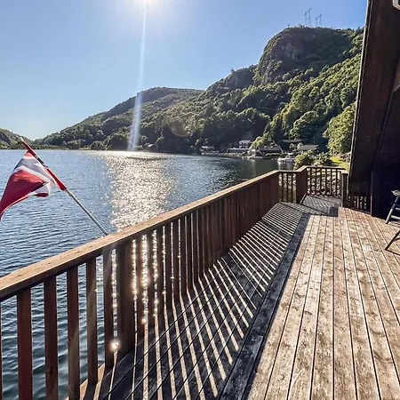 Cozy Home In Farsund With House Sea View 別荘