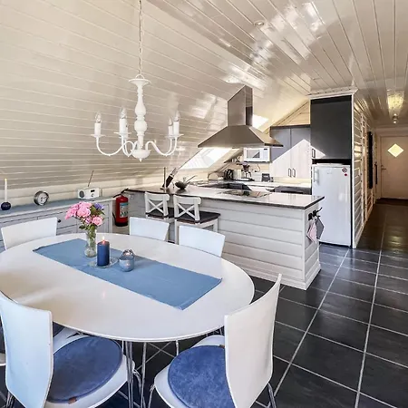 Cozy Home In Farsund With House Sea View 別荘 *